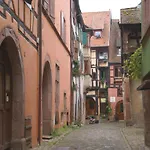 An Apartment In A 17Th Century Wine Grower S House Рикевир