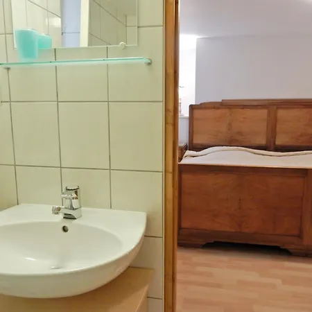 An Apartment In A 17Th Century Wine Grower S House דירה ריקוויר