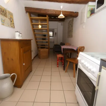 An Apartment In A 17Th Century Wine Grower S House דירה *