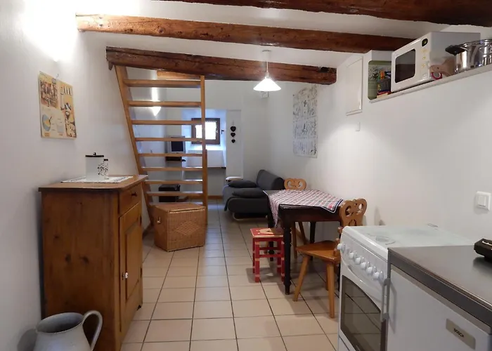 An Apartment In A 17Th Century Wine Grower S House 아파트 *